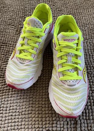 Кросівки saucony 40,5 устілка 26, 2 см
