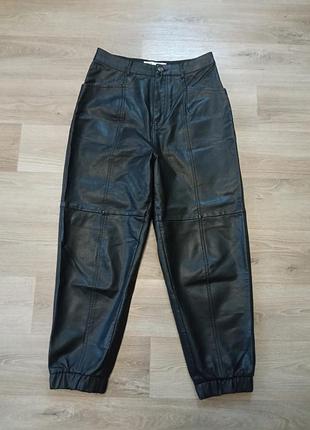 Жіночі шкіряні джоггери zara
