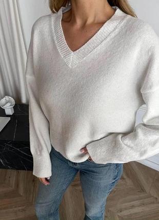 Жіночий молочний вʼязаний джемпер від українського бренду
