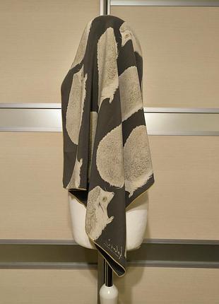 Шелковый палантин в ежики fabricfrontlainzurich
