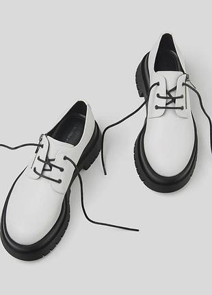 Новые туфли bershka на платформе 36р. белые бершка