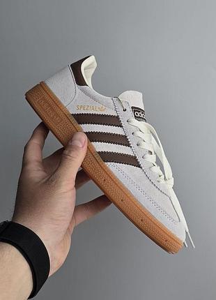 Adidas spezial 
• cream / mocha •