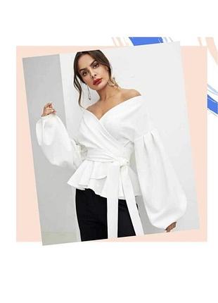 Стильна жіноча блуза на запах від бренду boohoo в розмірі ххs/xs
