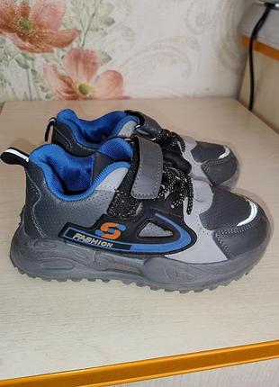 Кроссовки р.28