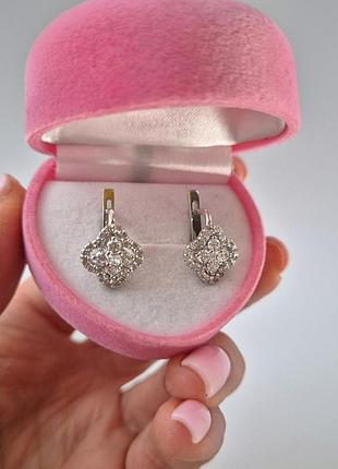 Серебряные сережки цветок с белыми камнями серебро 925 пробы родированное 56338р 3.20г