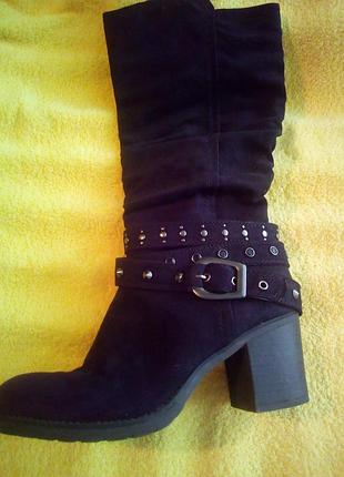 Продам дуужуще классные осенние замшевые сапожки👍