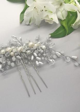 Весільна гілочка у зачіску