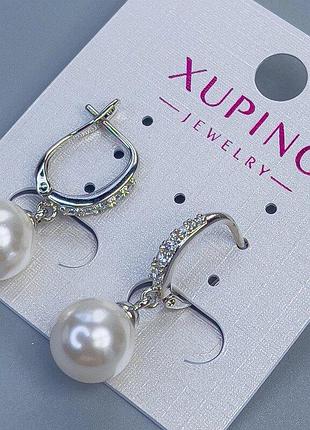 Серьги xuping родий с жемчужиной d-10мм и белыми стразами l-28мм + -