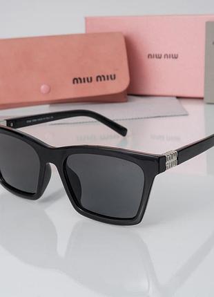 Сонцезахисні жіночі брендові окуляри miu miu (050) чорні