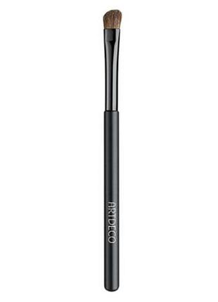 Кисть для макияжа artdeco angled eyeshadow brush