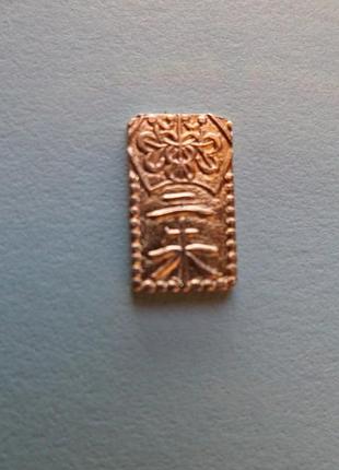 Япония 2 шу, nd 1860 год золото 0.229, 0.75g