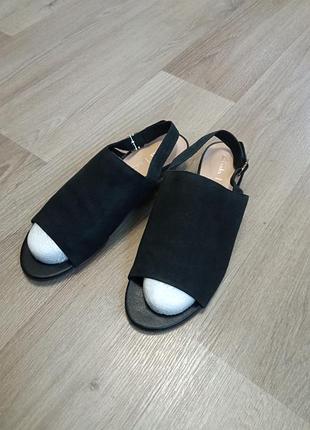 Женские кожаные босоножки 
clarks plus cushion 38