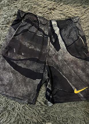 Шорты спортивные nike, серого цвета с карманами
