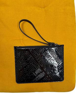 Moschino чорний лаковий гаманець з логотипом