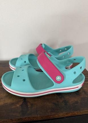 Сандалі crocs (оригінал).  розмір приблизно 33–34, довжина устілки — близько 21–21,5 см.