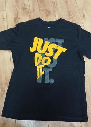 Чорна чоловіча футболка з надписом just do it