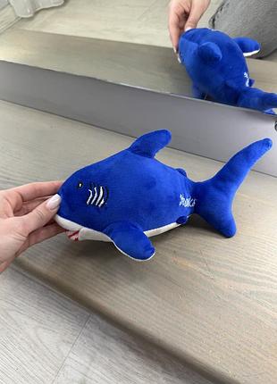 Мʼяка іграшка акула