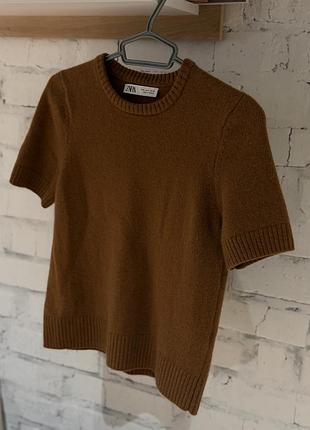 Коричнева футболка zara