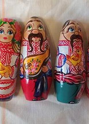 Сувениры "козачки и казачки".хендмейд.
размеры:11,5×4,5см.
расписаны акриловыми красками, покрытые акриловым лаком бутылочки из-под дезодоранта "рексона".