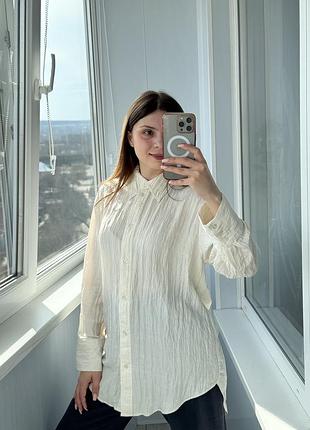 Вільна подовжена молочна жіноча блуза жатка на ґудзиках 1+1=3