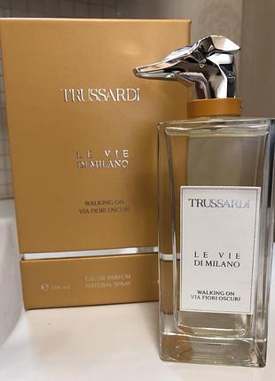 Trussardi le vie di milano walking on via fiori oscuri