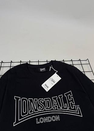 Футболка від бренду lonsdale london