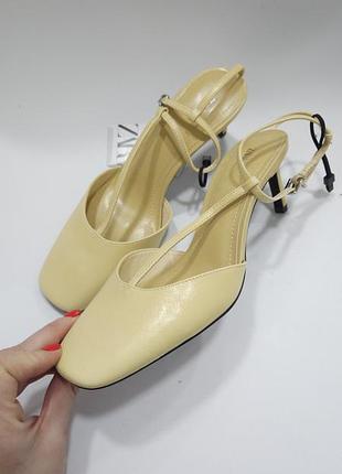 Кожаные босоножки zara 40