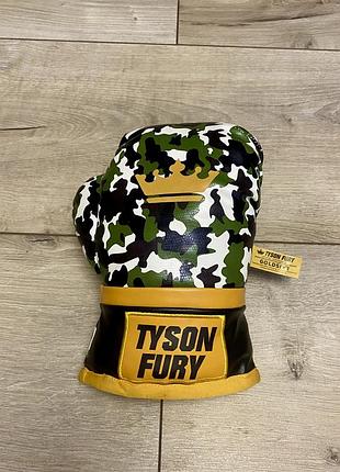 Сувенирная боксерская перчатка tyson fury (gypsy king) — мерч