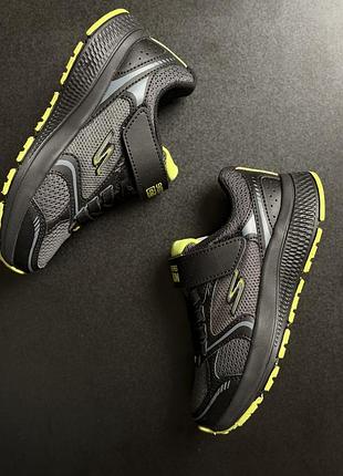 Класні кросівки skechers для хлопчика 27,5 us 11