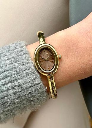 Годинник золотистий з коричневим овальним циферблатом burker diana gold brown