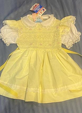 Вінтажна дитяча сукня від бренду cradle togs із ручною вишивкою (smocking), яка походить з 1960-х – 1980-х років.
