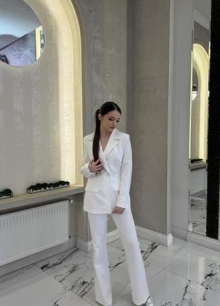 Білий костюм, в ідеальному стані, придбала за 150$ продаю за 2000грн