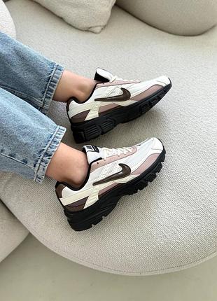 Nike initiator white black brown