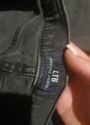 Стильні сірі джинси 
ltb genuine denim co розмір s-m
дефектів немає 
0989965027
вайбер або телеграм для додаткової інформації