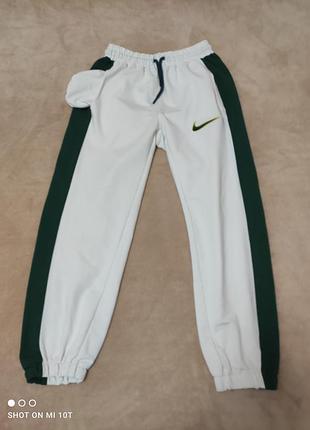 Спортивные штаны nike