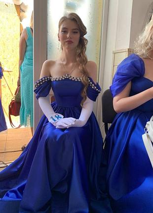 💙 елегантність, що сяє: синя сукня з акцентом розкоші!