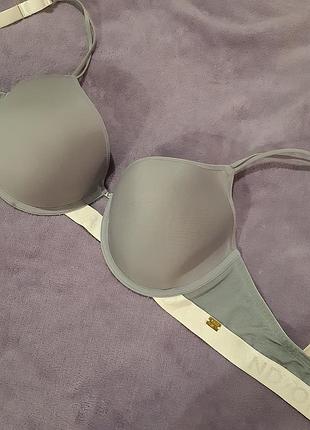Гладкий  бюстгальтер   and/ or  34 dd,  d85