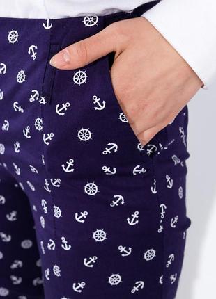 Женские брюки с якорями темно-синие5 фото