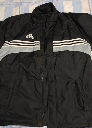 Винтажная ветровая куртка adidas черная.
размерsk 36/38, Ausa s, e168.
мужская, но женщинам тоже подходит