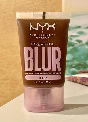 Nyx professional makeup bare with me blur tint foundation тональна основа-тінт для обличчя з блюр-ефектом відтінок 21 rich темний