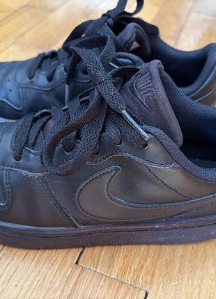 Кросівки nike розмір 35.5 (22,5 см.) гарний стан.