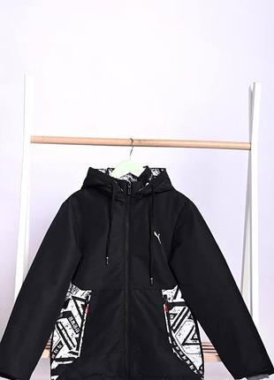 Куртка підліткова чорного кольору з стильним принтом на ріст 160-170