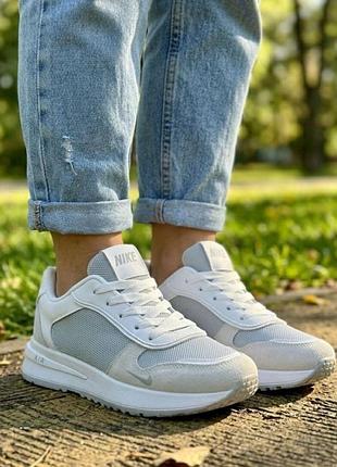 Женские весенние кроссовки nike/бело серые кроссовки найк