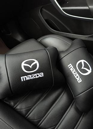 Набор комплект кожаных подушек mazda с вышивкой логотипа и подарок кожаный брелок