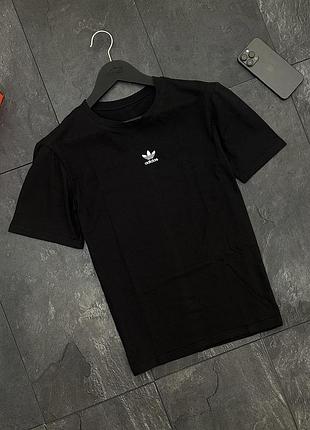 Футболка adidas черная, белая