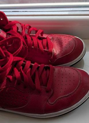 Красные кроссовки nike air jordan