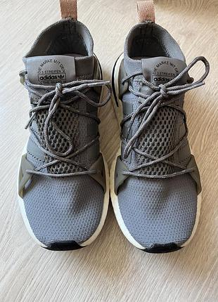 Кроссовки adidas