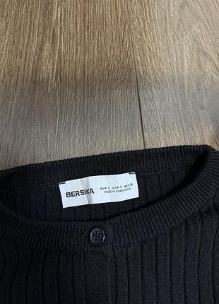 Укорочений светр бренду bershka 2