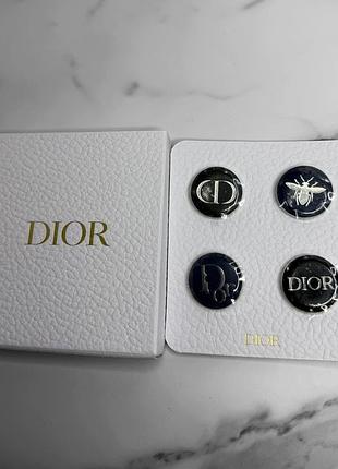 Dior набор брошек значков от dior