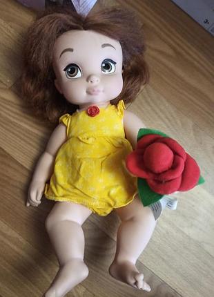 Лялька disney animators' collection origins series: belle, яка представляє персонажів діснея у вигляді немовлят belle оригінал